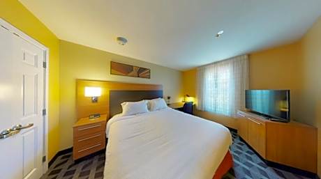 Two-Bedroom Queen Suite