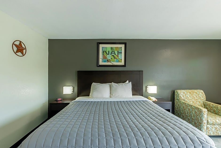 Freer Executive Inn & Studios by OYO
