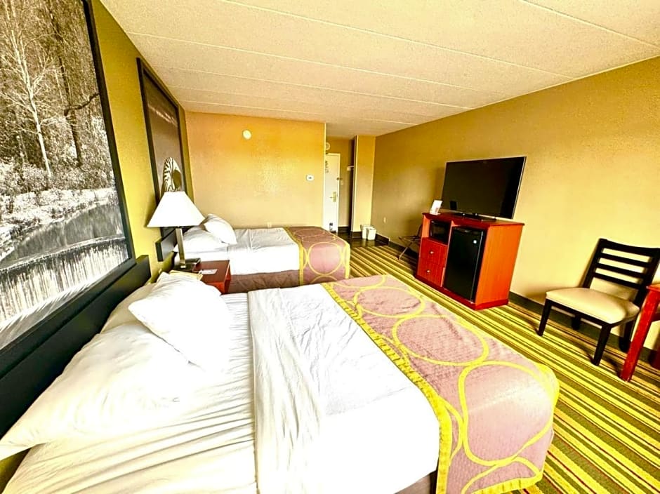 Super 8 by Wyndham Frederick