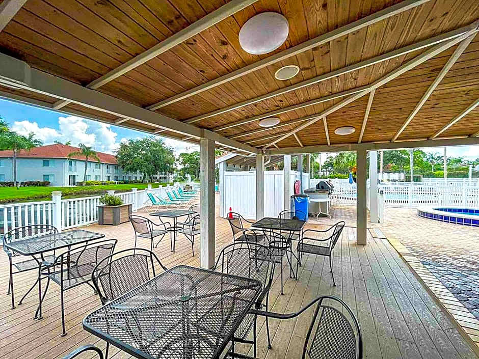 Spacious Shorewalk 2B-2B Condo near Anna Maria Island, Beaches & IMG Academy