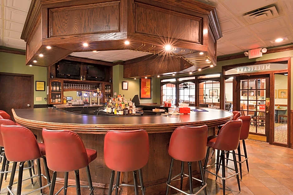 Lamplighter Inn and Suites