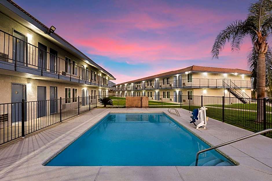 Days Inn by Wyndham Bakersfield