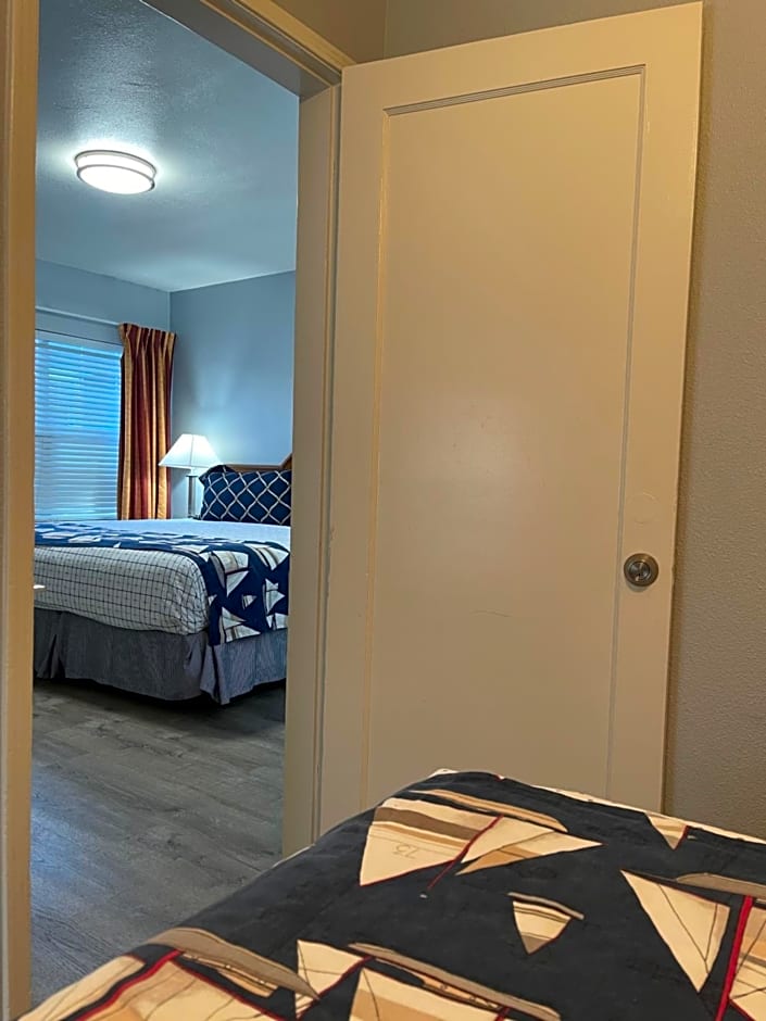 The Palomar Inn
