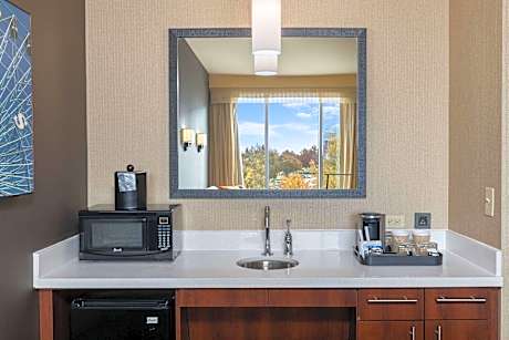 1 King Bed, Suite, Nonsmoking, Accessible