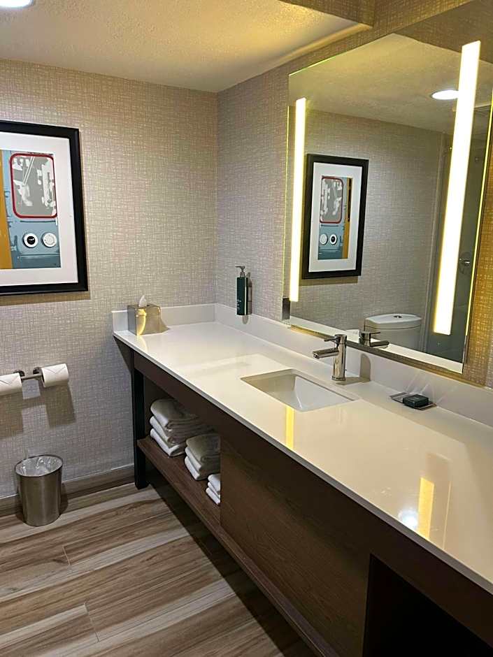 DoubleTree by Hilton Chatsworth