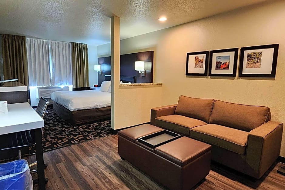 Comfort Inn & Suites