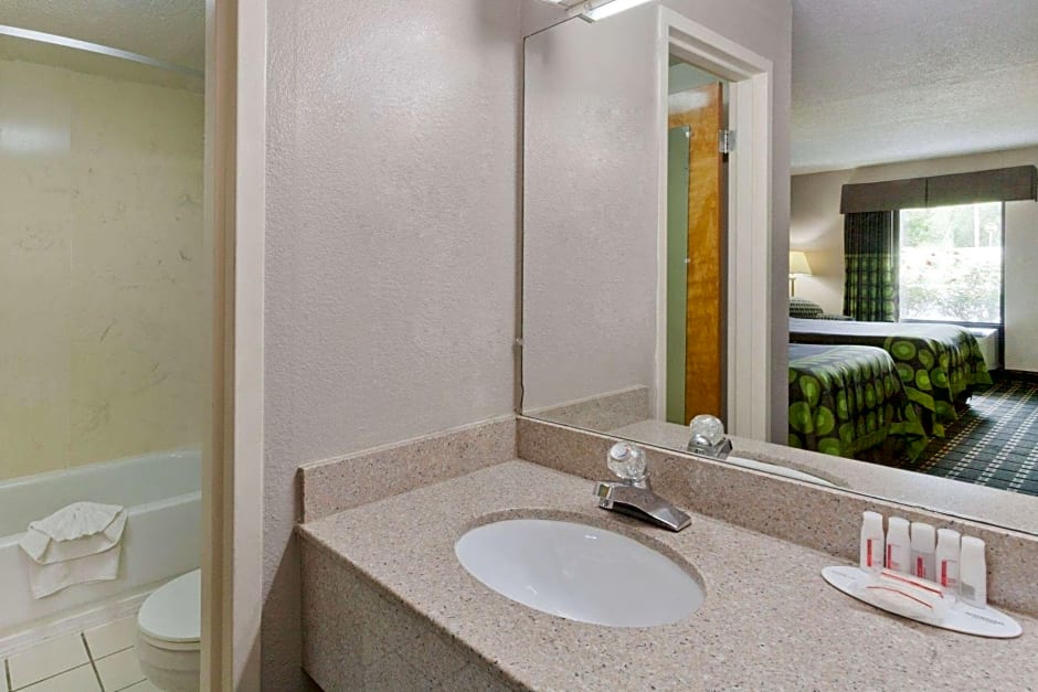 Super 8 by Wyndham Knoxville West/Farragut
