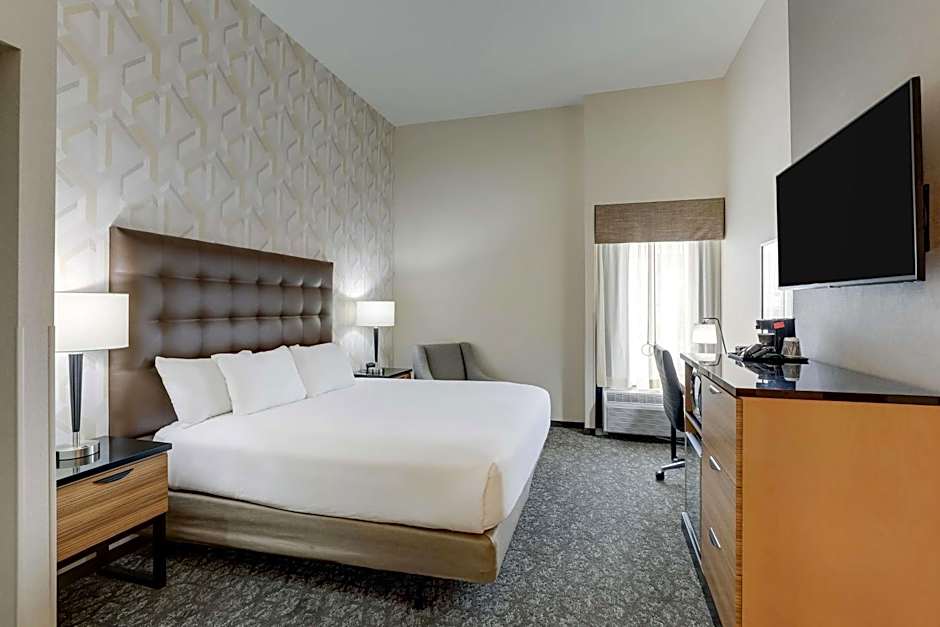 Drury Inn & Suites Birmingham Lakeshore Drive