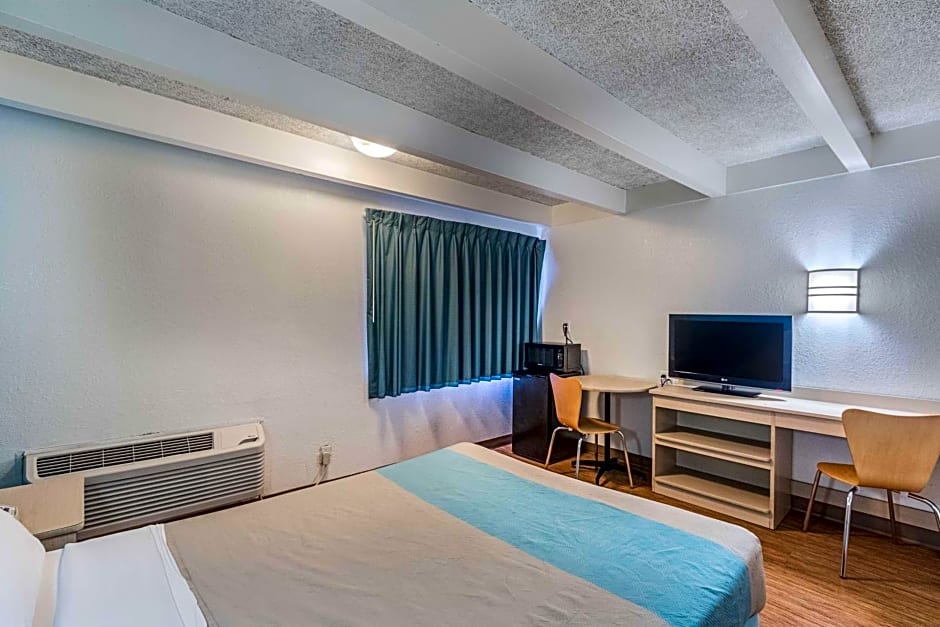 Motel 6-Kokomo, IN