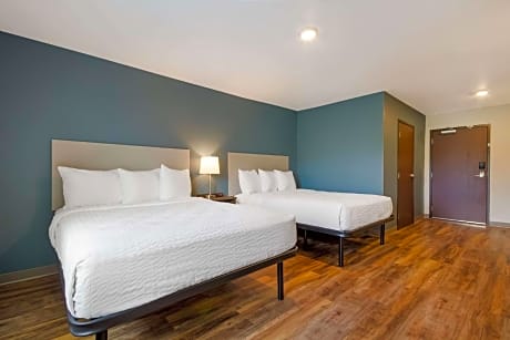 Queen Suite with Two Queen Beds and Tub - Disability Access/Non Smoking