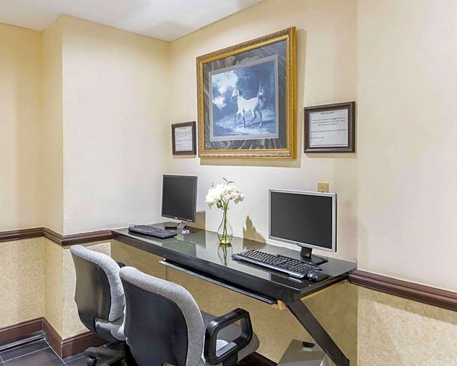 Clarion Hotel Somerset - New Brunswick
