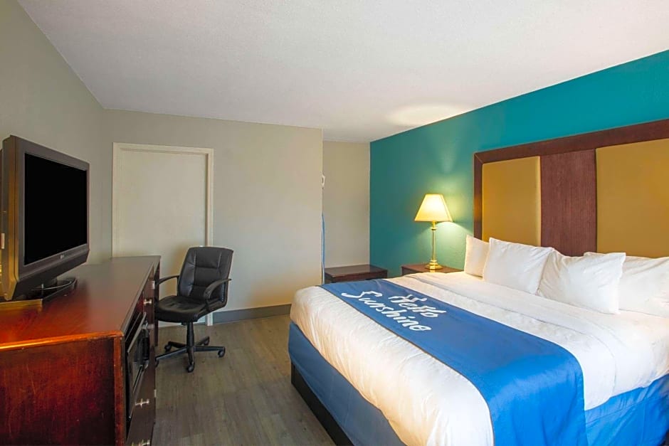 Days Inn by Wyndham Mobile I-65