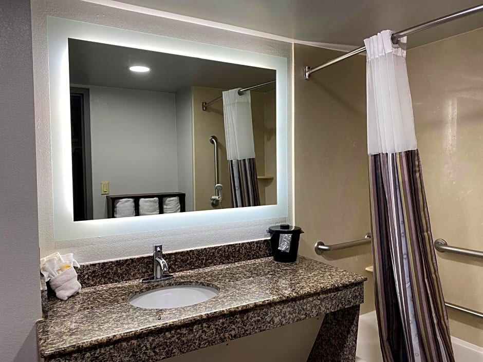 La Quinta Inn & Suites by Wyndham Clarksville