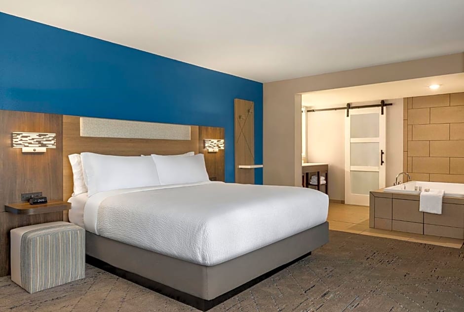 Holiday Inn Express & Suites - Evansville Downtown, an IHG Hotel