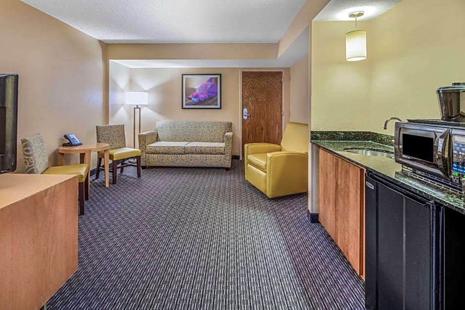 La Quinta Inn & Suites by Wyndham Naples Downtown