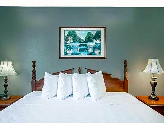 Baymont by Wyndham Lafayette Airport