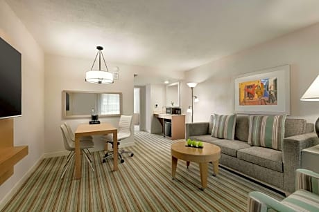 King Suite with Roll-In Shower - Mobility/Hearing Accessible - Non-Smoking