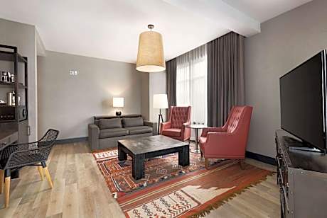 King Corner Suite - Non-Smoking