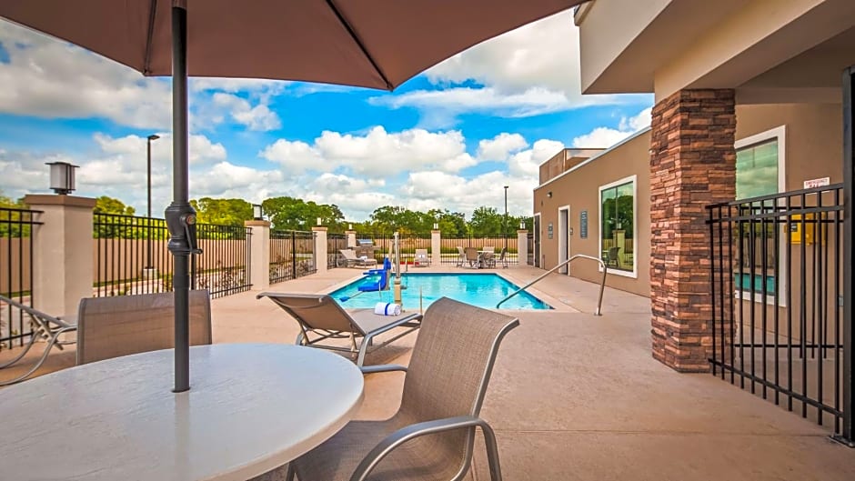 Best Western Plus Bay City Inn & Suites