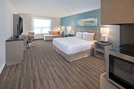 Den King Room with Tub - Disability Access