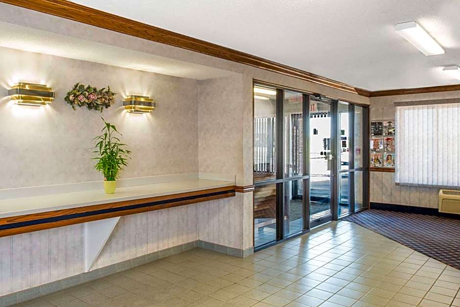 Days Inn by Wyndham Pontoon Beach