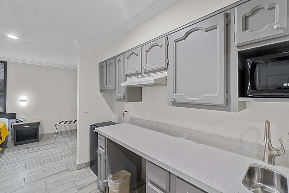 Super 8 by Wyndham McAllen/Downtown