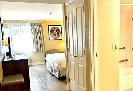 King Room - Disability Access - Non-Smoking