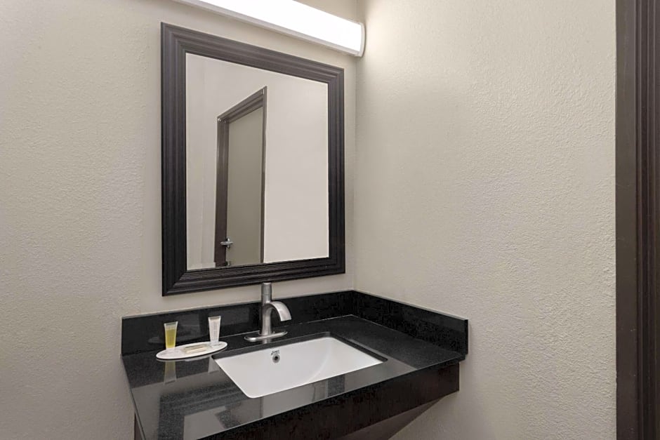Days Inn & Suites by Wyndham Tucson/Marana
