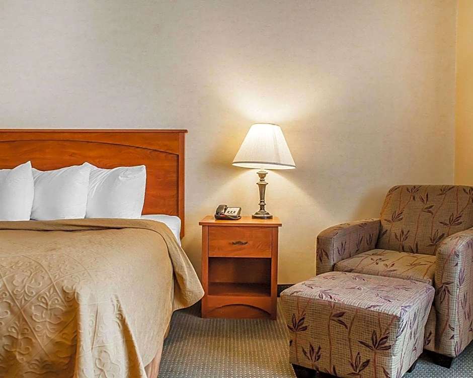 Quality Hotel & Suites At The Falls