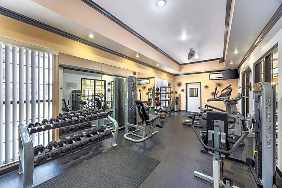 Best Western Plus Emerald Inn & Suites