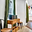 Mid-city Muse W Pool -spacious 5br Minutes To Fq