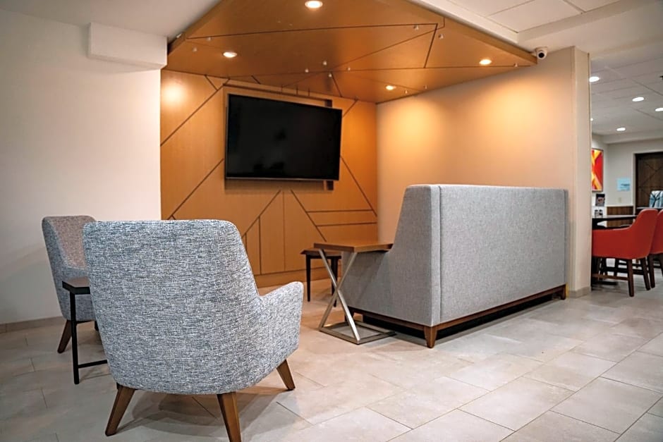 Holiday Inn Express Hotel & Suites West Chester