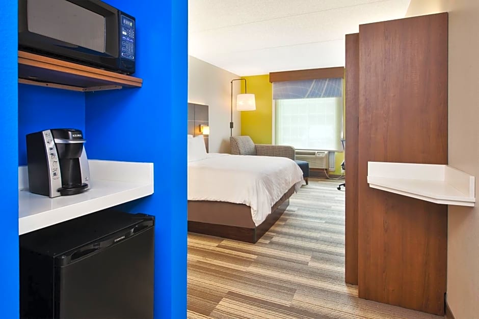 Holiday Inn Express Hotel & Suites Warrenton