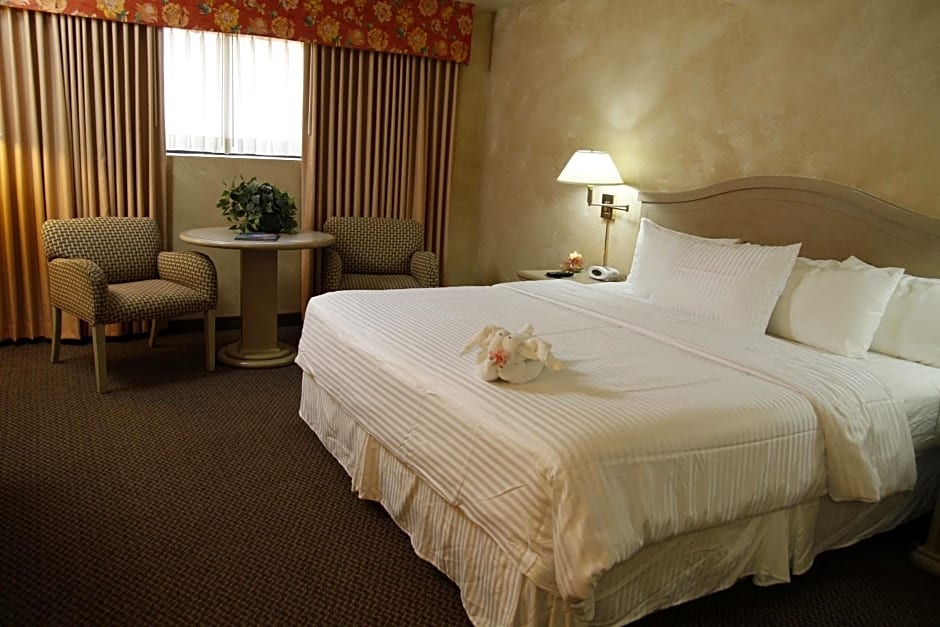 Ramada by Wyndham Viscount Suites Tucson East