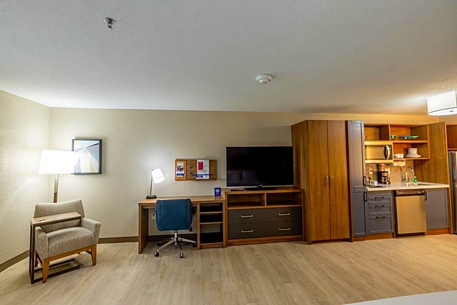 Candlewood Suites Wichita Northwest, an IHG Hotel
