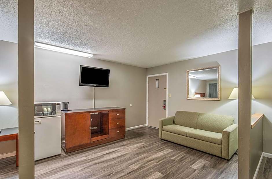 Econo Lodge Inn and Suites Yreka