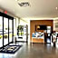 Cozy hotel with Super location near Disney