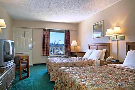 Queen Room with Two Queen Beds - Ground Floor/Non-Smoking