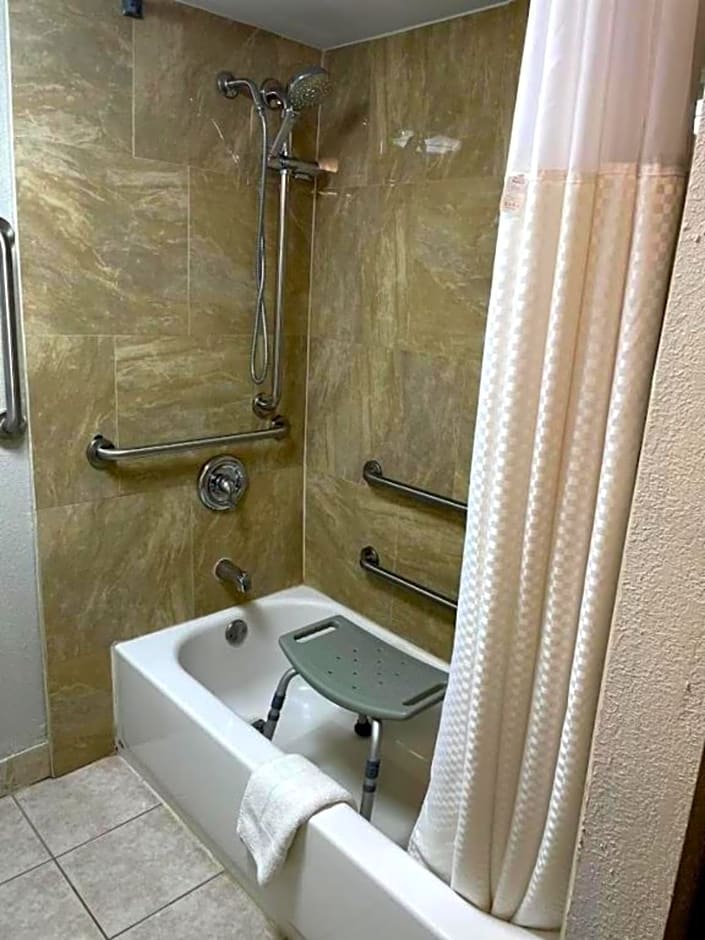 Days Inn by Wyndham Fort Wright Cincinnati Area