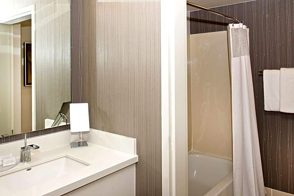 Courtyard by Marriott Oakland Airport
