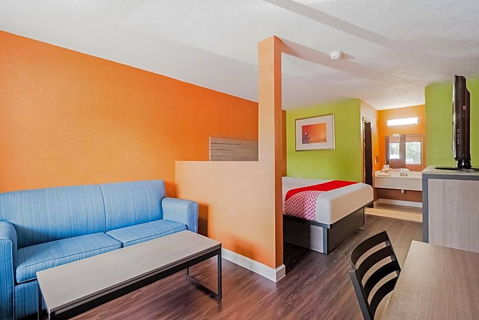 OYO Hotel Houston N Fm-1960 Champions TX