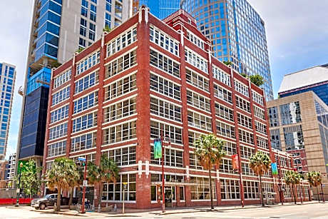 Reside Houston Downtown, a Wyndham Residence