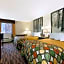 Super 8 by Wyndham West Springfield/Route 5