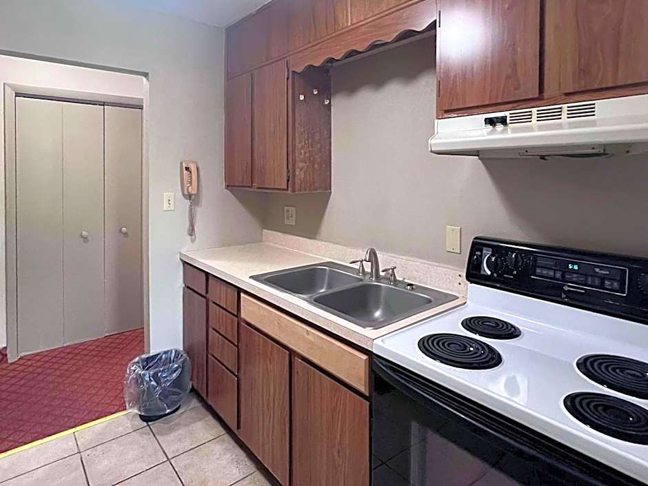 Rodeway Inn & Suites