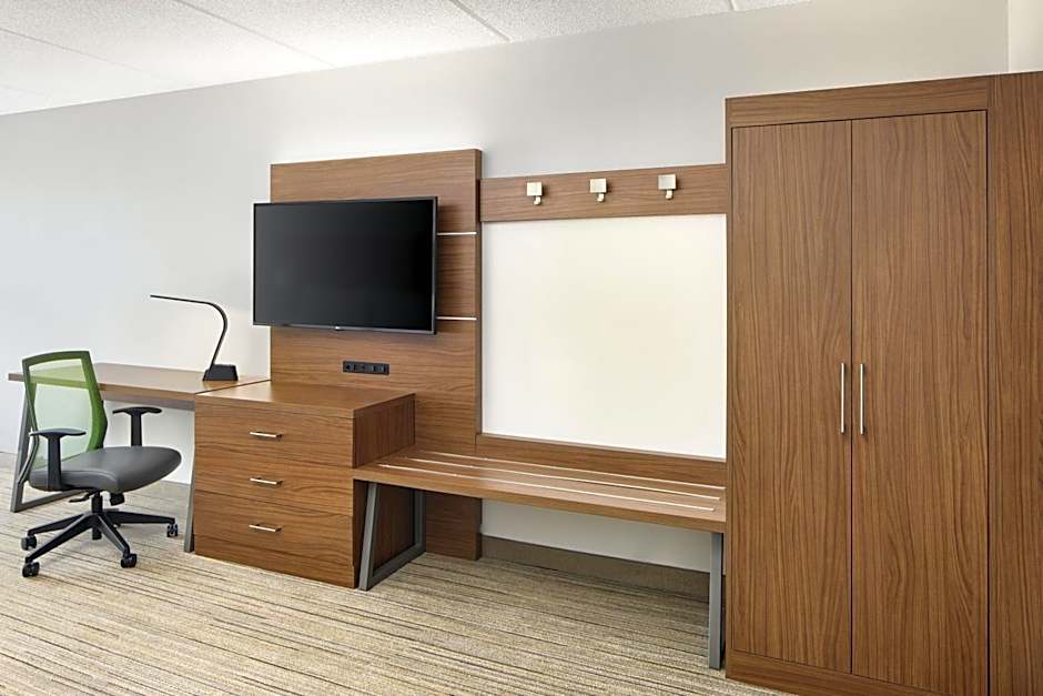 Holiday Inn Express and Suites Atlanta Tucker Northlake