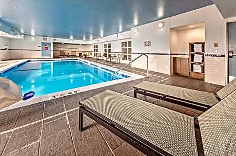 Staybridge Suites - Cedar Rapids North