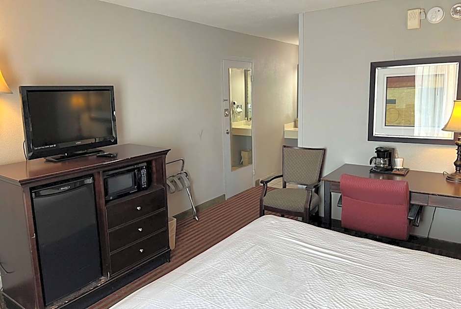 Days Inn by Wyndham Pittsburg KS