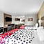 Econo Lodge Inn & Suites