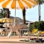 A PLACE IN THE SUN Garden Hotel - Big Units with Privacy Gardens & Heated Pool & Spa in 1 Acre Park Prime Location, PET Friendly
