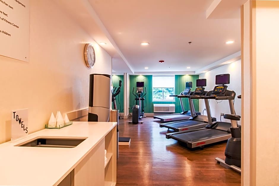 Holiday Inn Express & Suites LINCOLN EAST - WHITE MOUNTAINS
